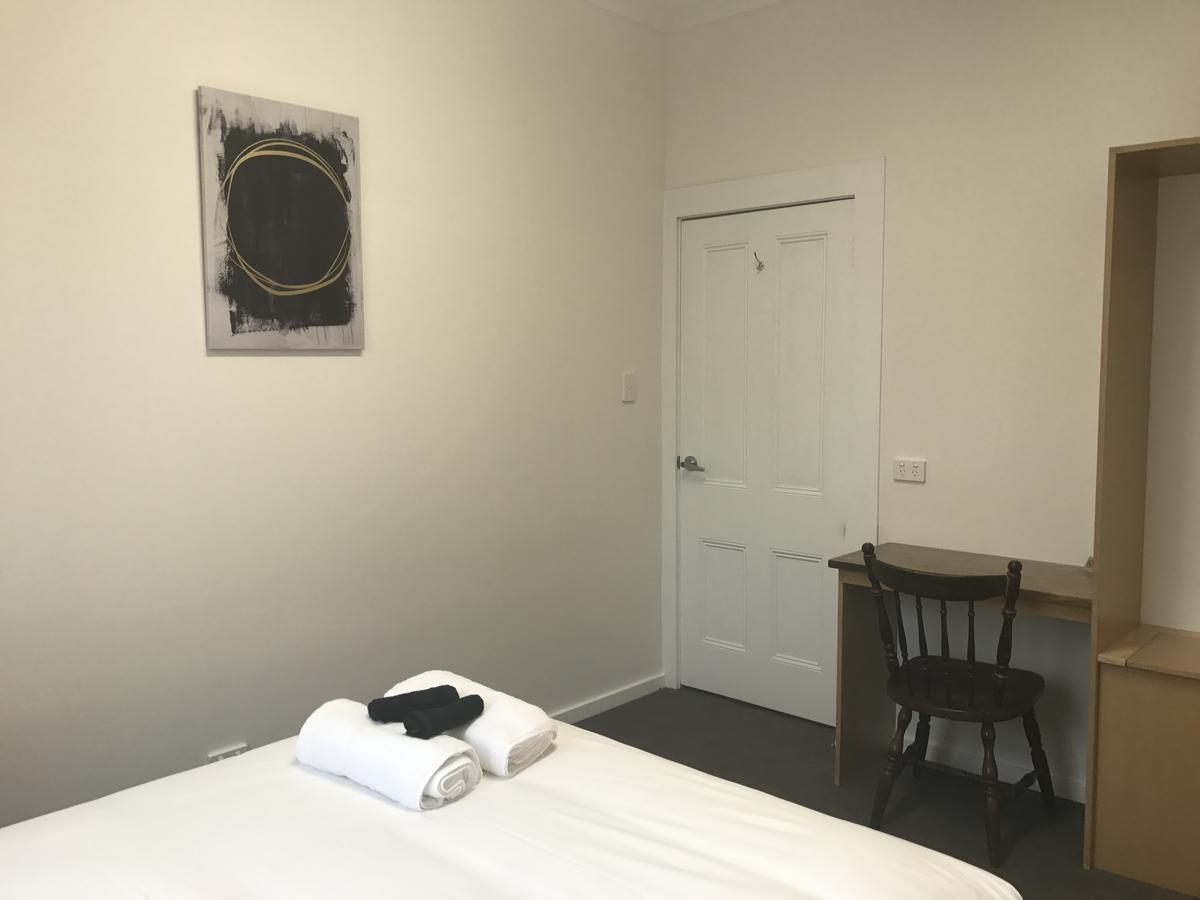 Okeefes Hotel Backpackers 론서스턴 외부 사진