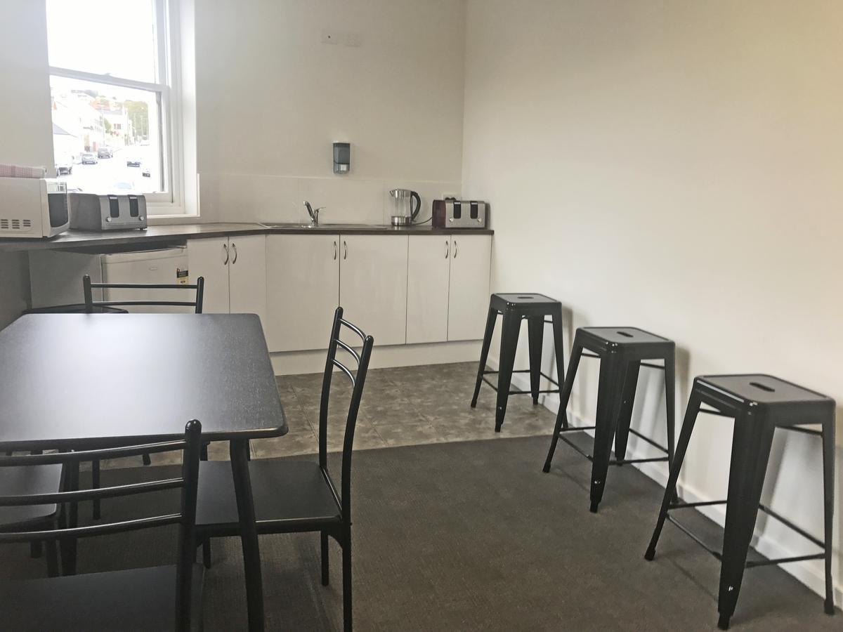 Okeefes Hotel Backpackers 론서스턴 외부 사진