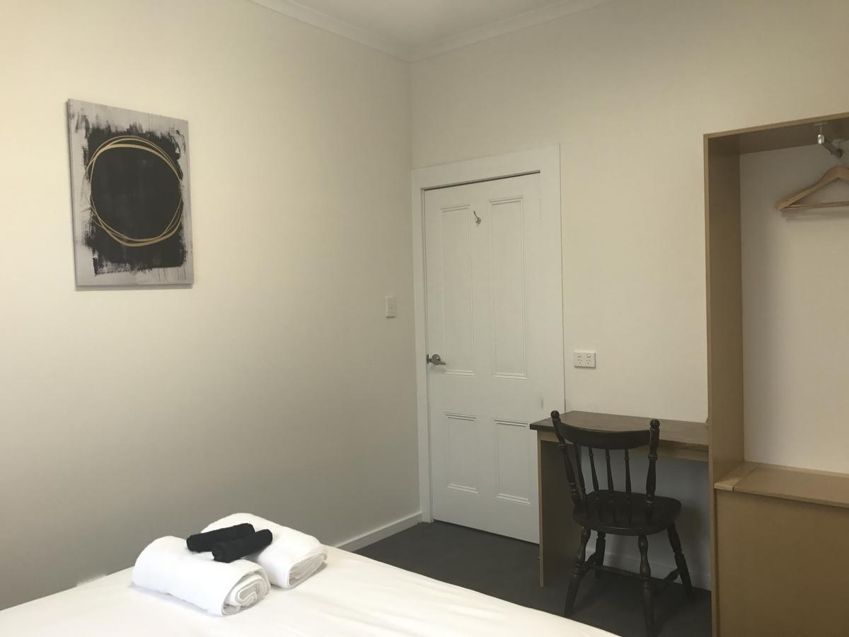Okeefes Hotel Backpackers 론서스턴 외부 사진