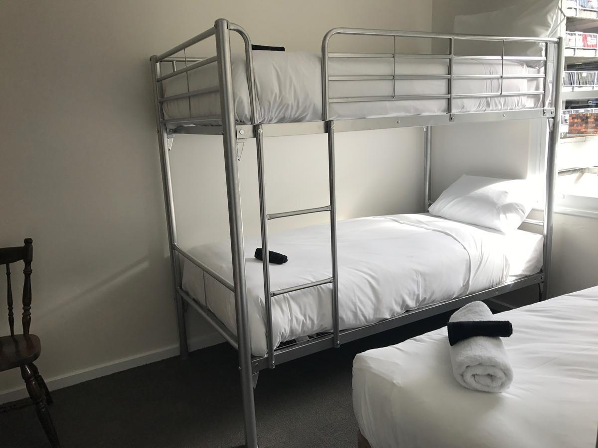 Okeefes Hotel Backpackers 론서스턴 외부 사진