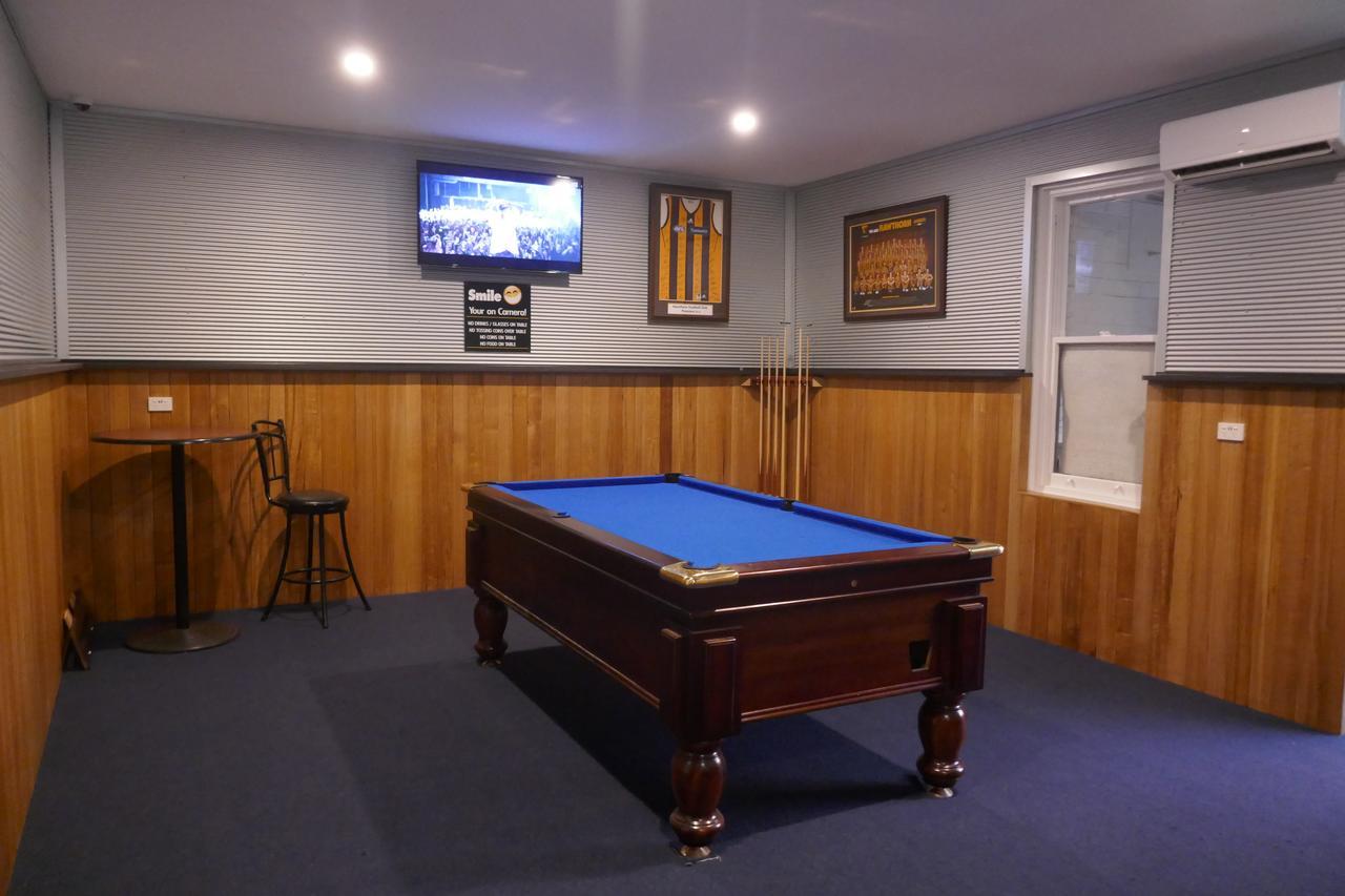 Okeefes Hotel Backpackers 론서스턴 외부 사진