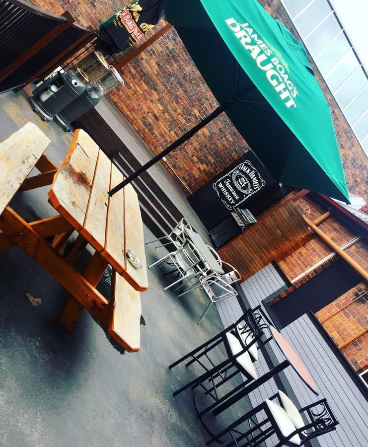 Okeefes Hotel Backpackers 론서스턴 외부 사진
